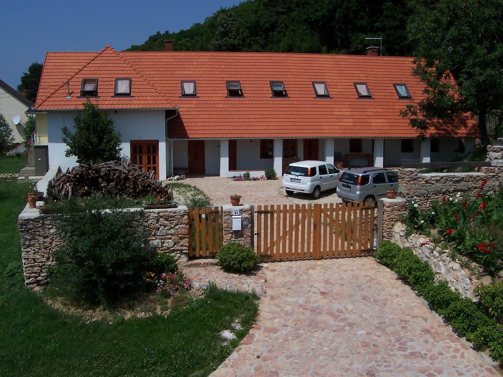 Bakonyi Apartmanhaz Eplény エクステリア 写真