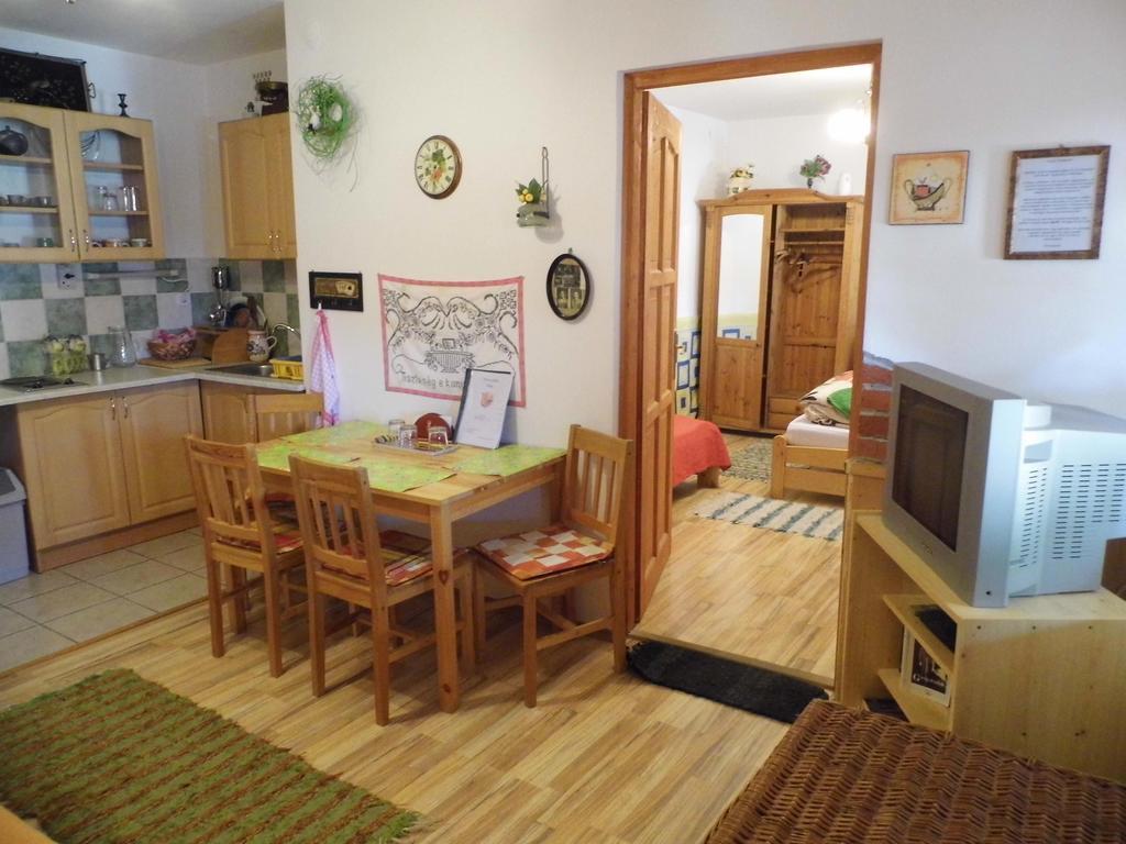 Bakonyi Apartmanhaz Eplény エクステリア 写真